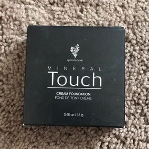Mineral Touch Cream Foundation Organza